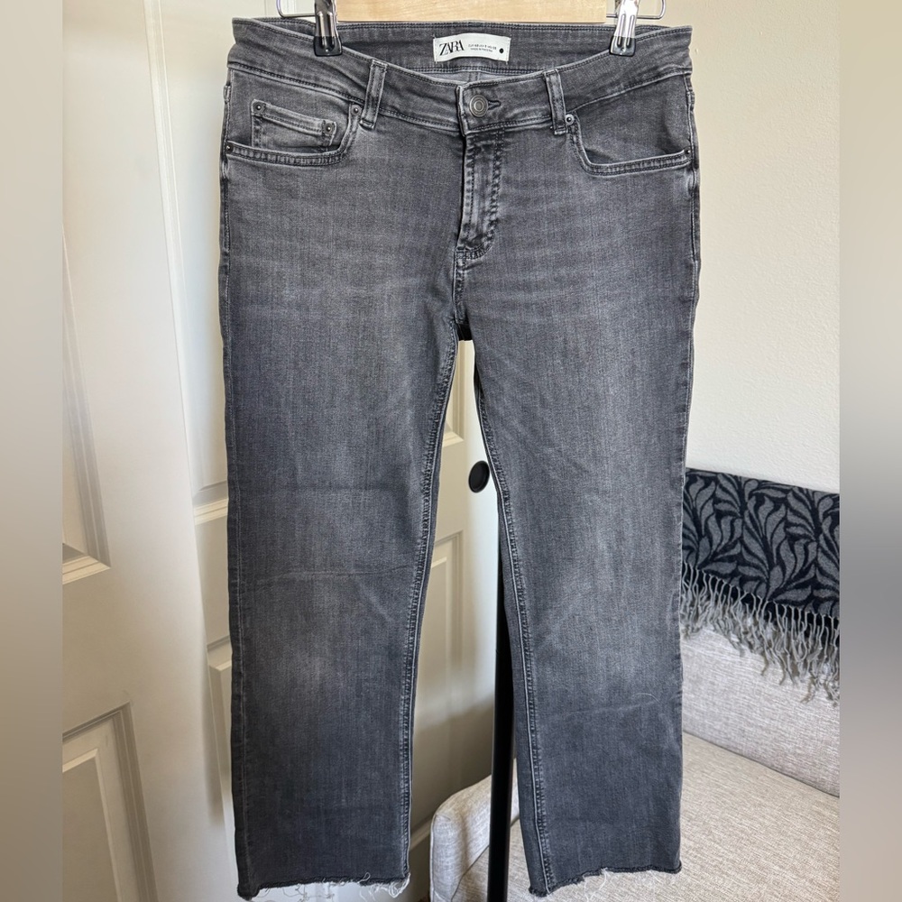 Zara Gray Straight Leg Jeans Raw Hem Size 4 (US 4 / EU 40)